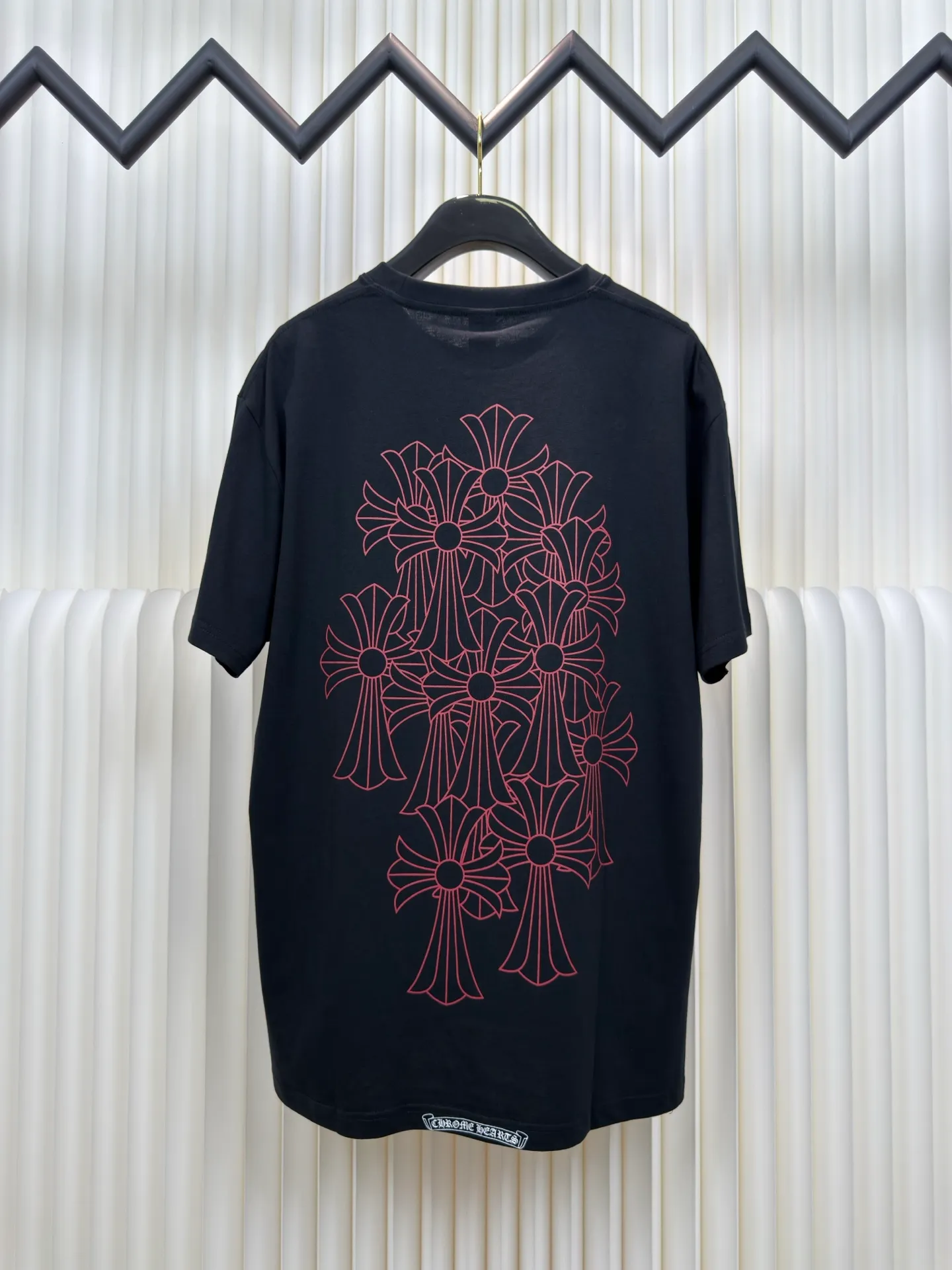 P240 Chrome Hearts/Vine Sword Phantom Cross Short Sleeves Authentic Open Edition - Physical Counter - Top Luxury Quality 🆚 Instant sale of all editions on the market Fabric is made of 26 weave 200g cotton material Printing is done with hand glue printing Customized accessories Size S M L